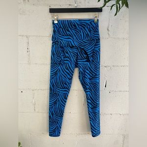 NWOT: Onzie High Rise Legging and Ride Bra set, Black/Blue print, Size S/M